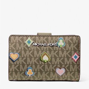 Michael Kors Jet Set Medium Printed Signature
Logo Wallet